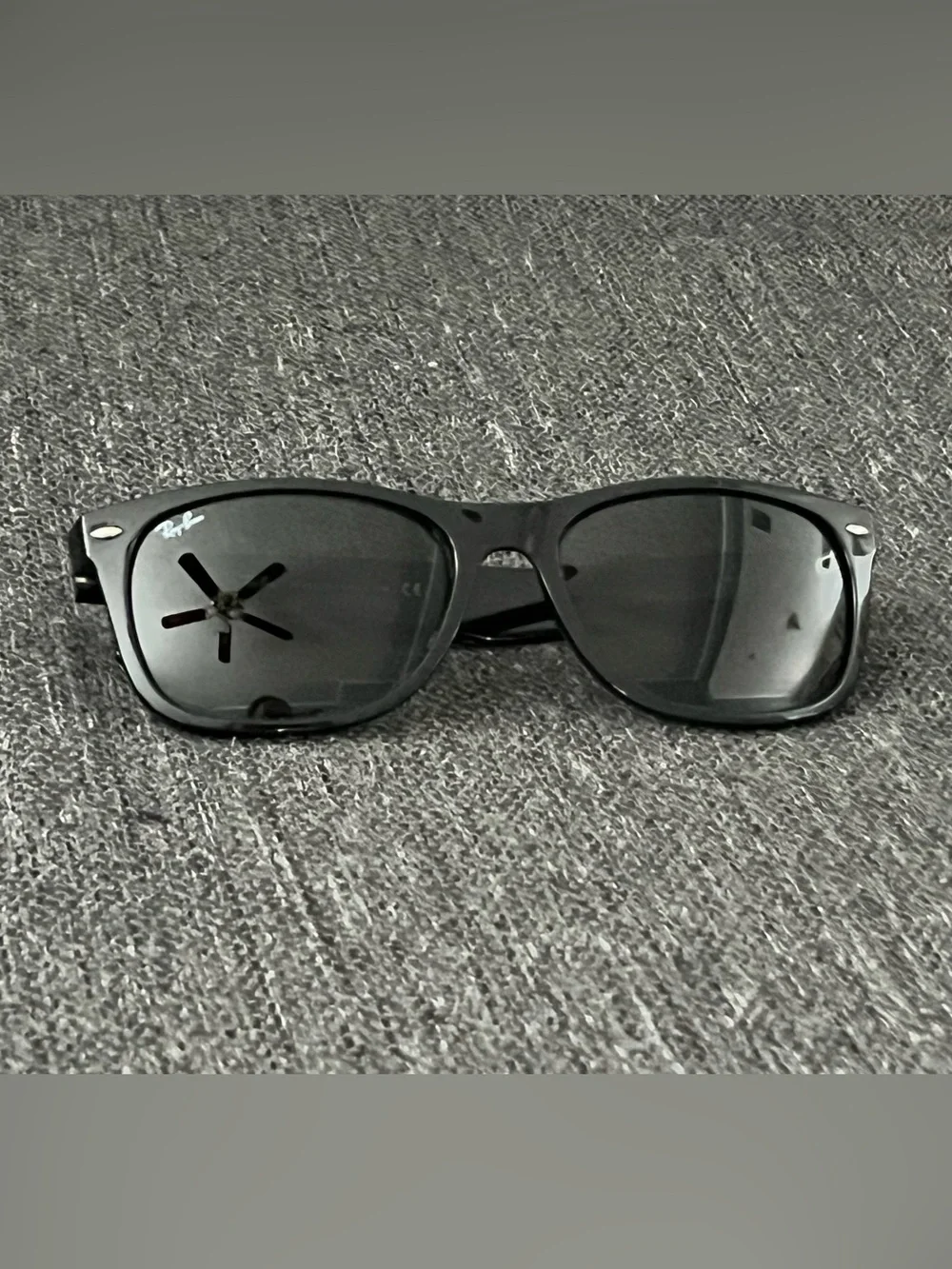 Ray-Ban RB2132 New Wayfarer - Like New with case